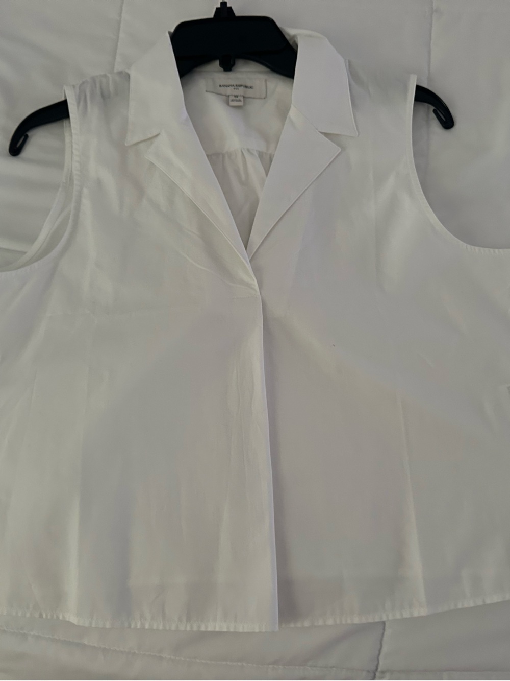 Banana Republic White Sleeveless Collared cotton poplin cropped button down
